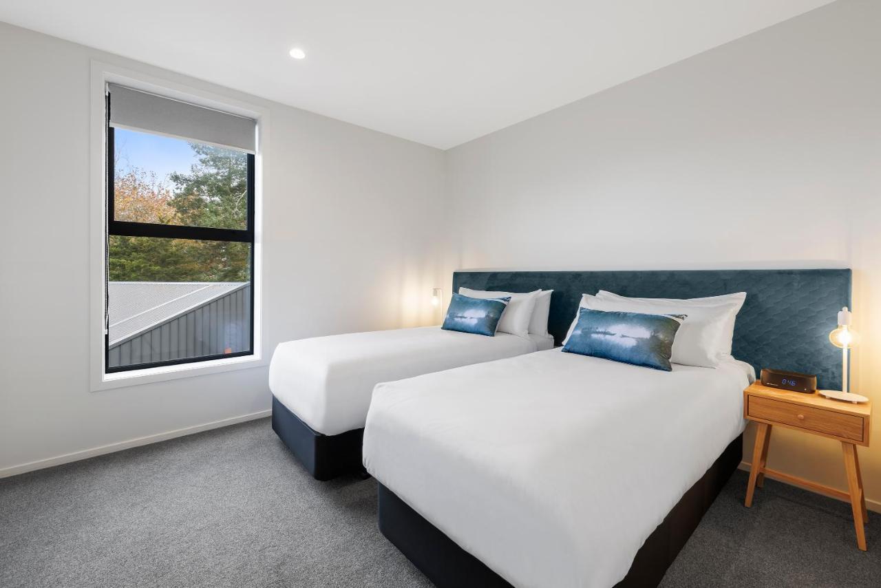 Hidden Lake Hotel & Apartments Cambridge Bagian luar foto