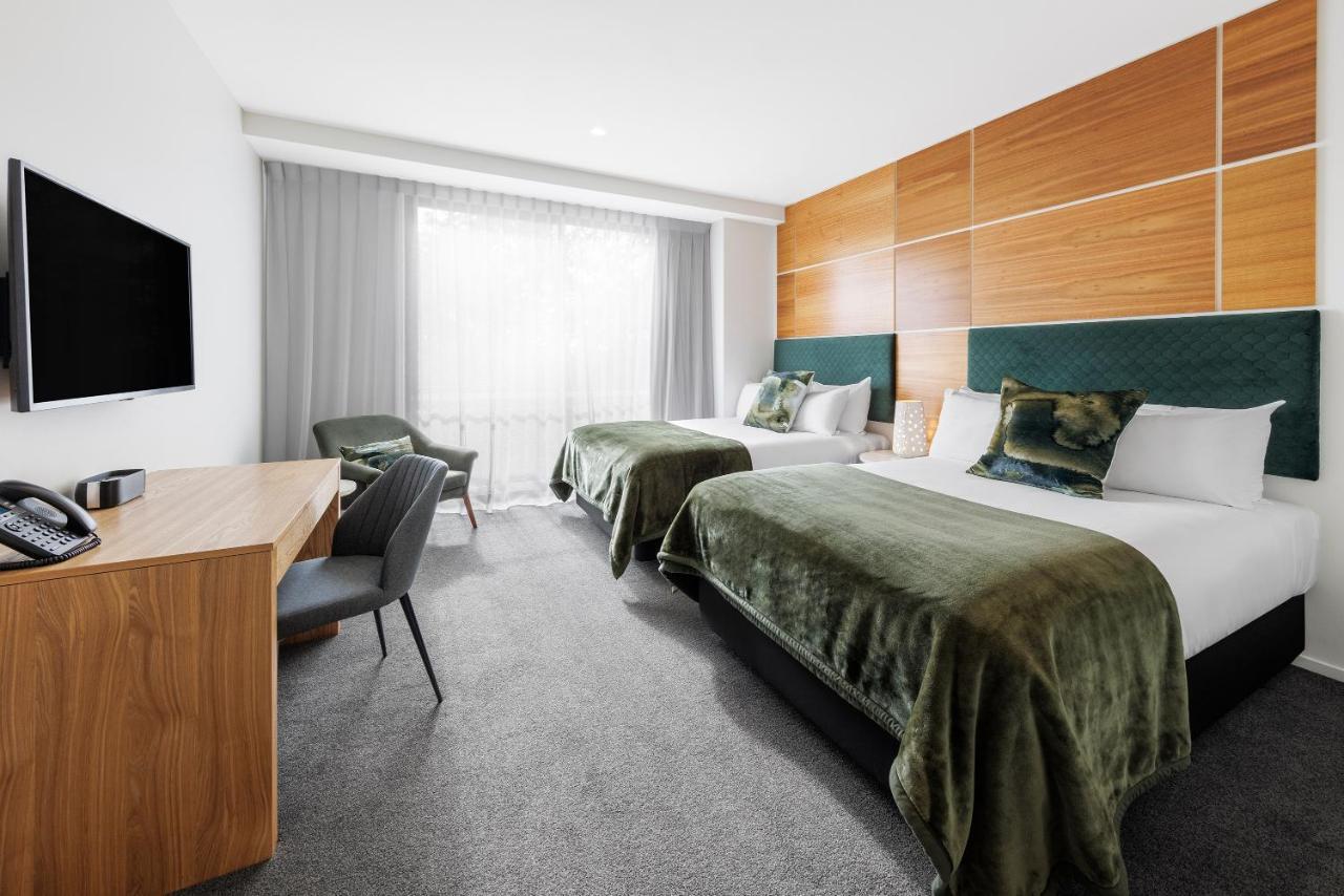 Hidden Lake Hotel & Apartments Cambridge Bagian luar foto