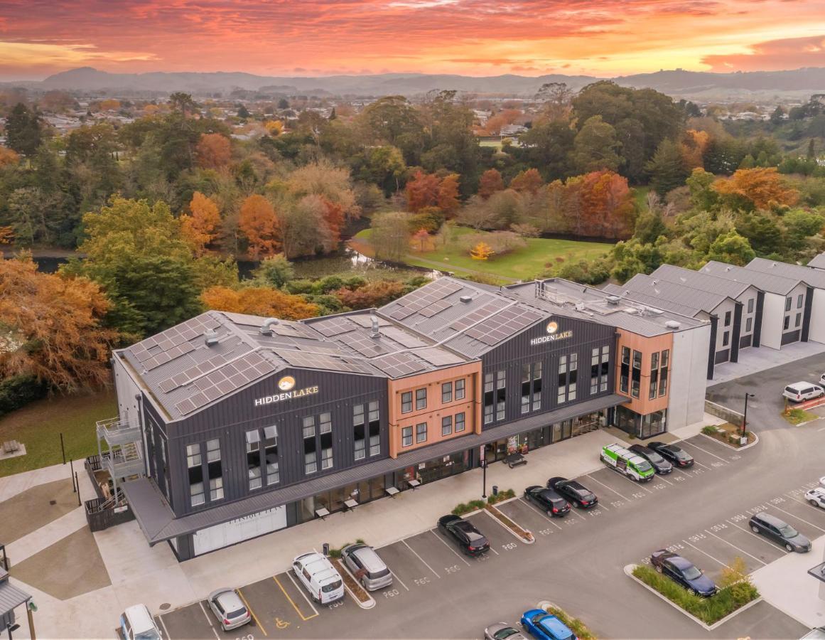 Hidden Lake Hotel & Apartments Cambridge Bagian luar foto