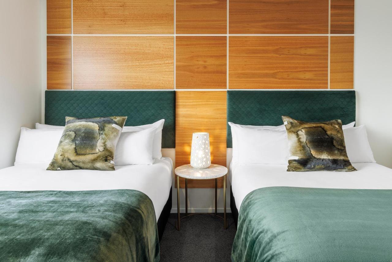 Hidden Lake Hotel & Apartments Cambridge Bagian luar foto