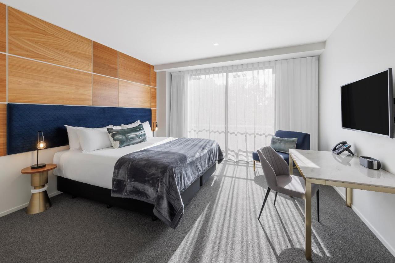 Hidden Lake Hotel & Apartments Cambridge Bagian luar foto
