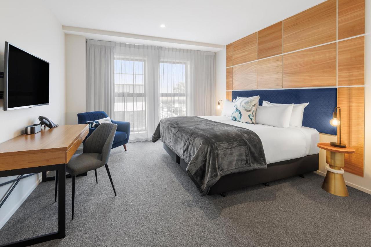 Hidden Lake Hotel & Apartments Cambridge Bagian luar foto