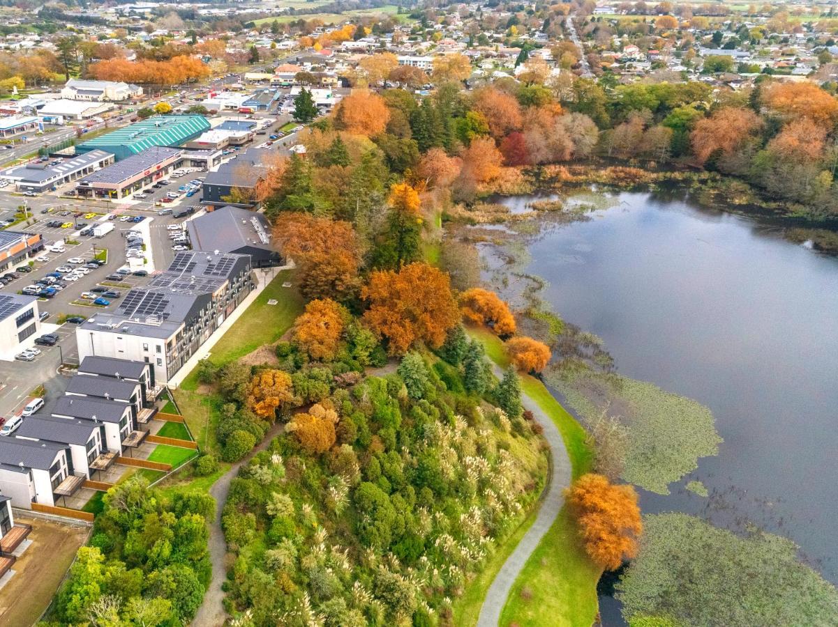 Hidden Lake Hotel & Apartments Cambridge Bagian luar foto